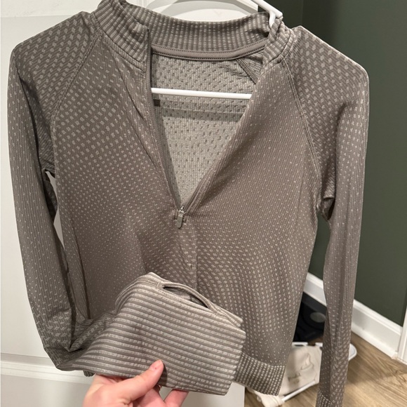 Lululemon quarter zip - Picture 1 of 3